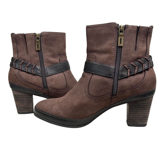 Clarks Artisan Ankle Boot Brown Nubuck Harness Strap Block Heel Zip Women Sz 9M - Picture 6 of 9